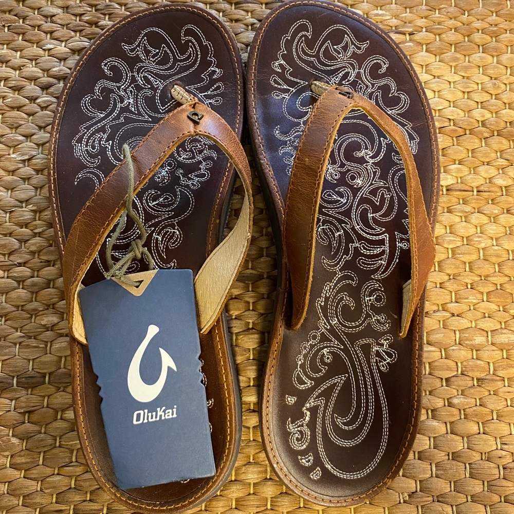 OluKai Paniolo natural beach flip flop sandals women’s size 8